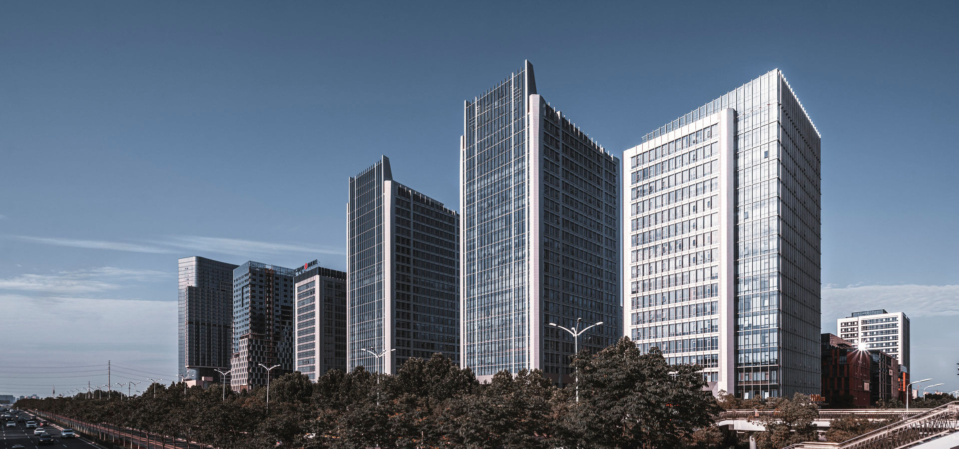土建總承包和鋼結構專業(yè)承包